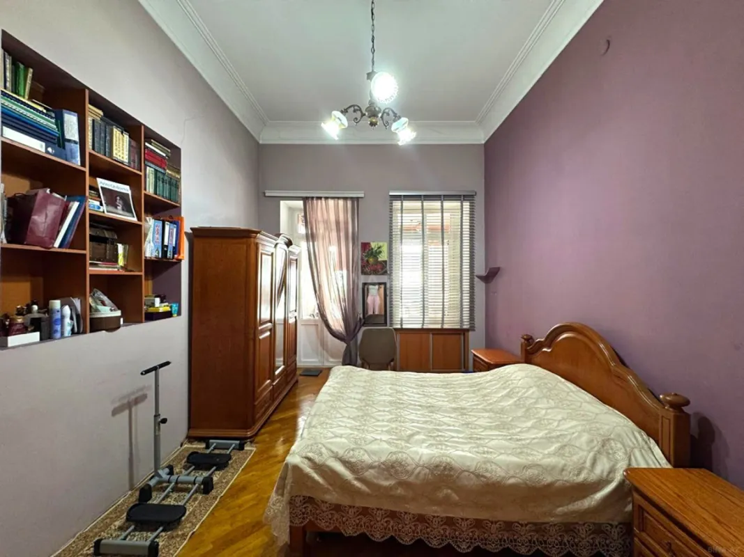 Satılır 4 otaqlı mənzil 210 m²
