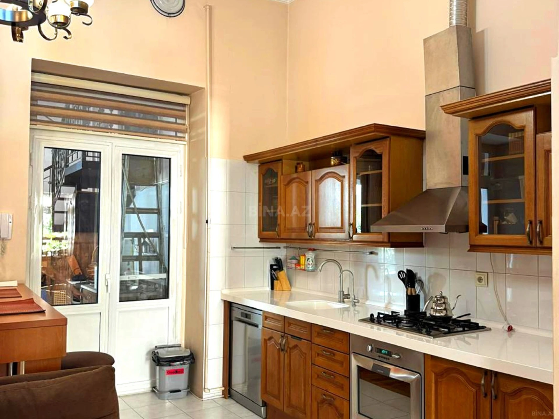 Satılır 4 otaqlı mənzil 210 m²