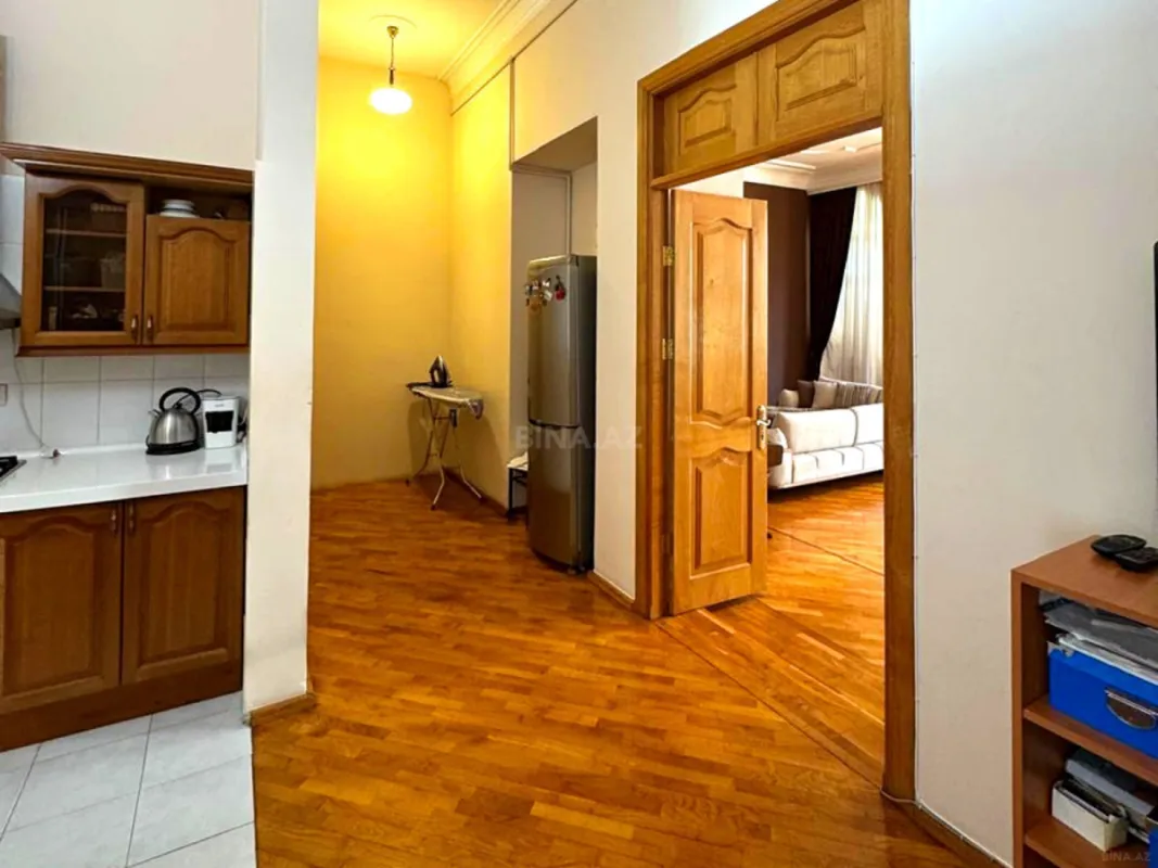 Satılır 4 otaqlı mənzil 210 m²