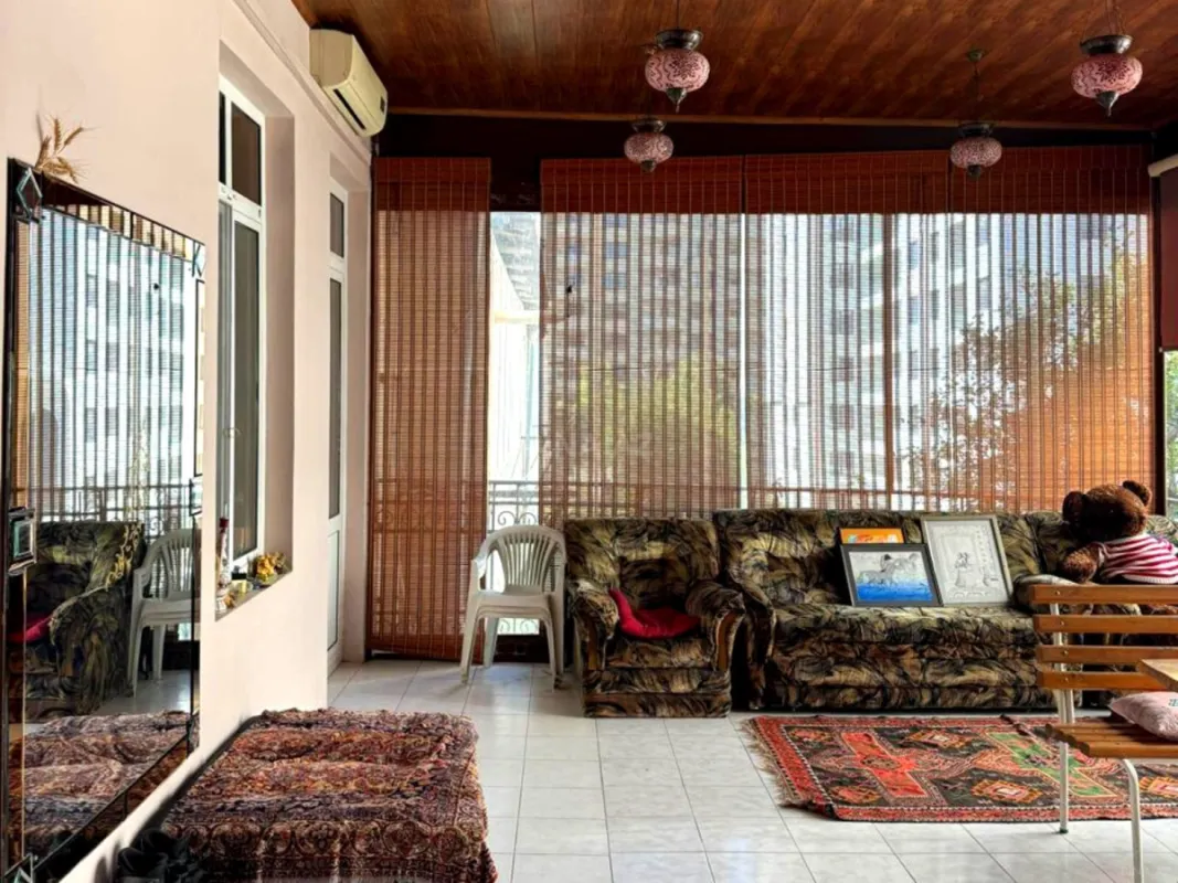 Satılır 4 otaqlı mənzil 210 m²