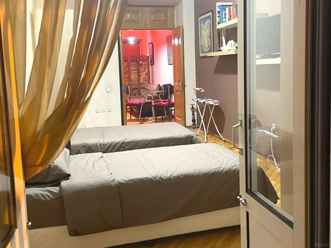 Satılır 4 otaqlı mənzil 210 m²