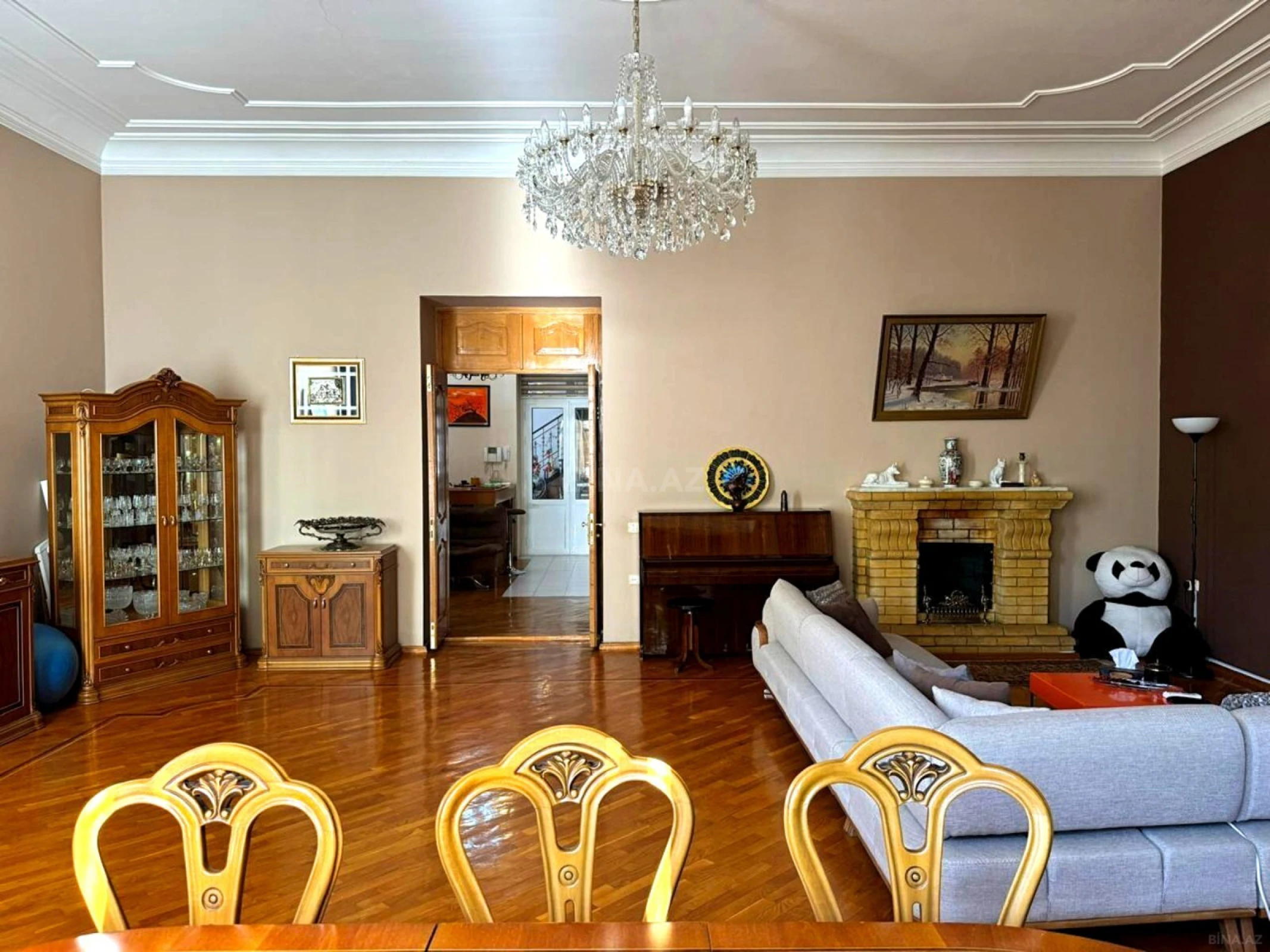 Satılır 4 otaqlı mənzil 210 m²