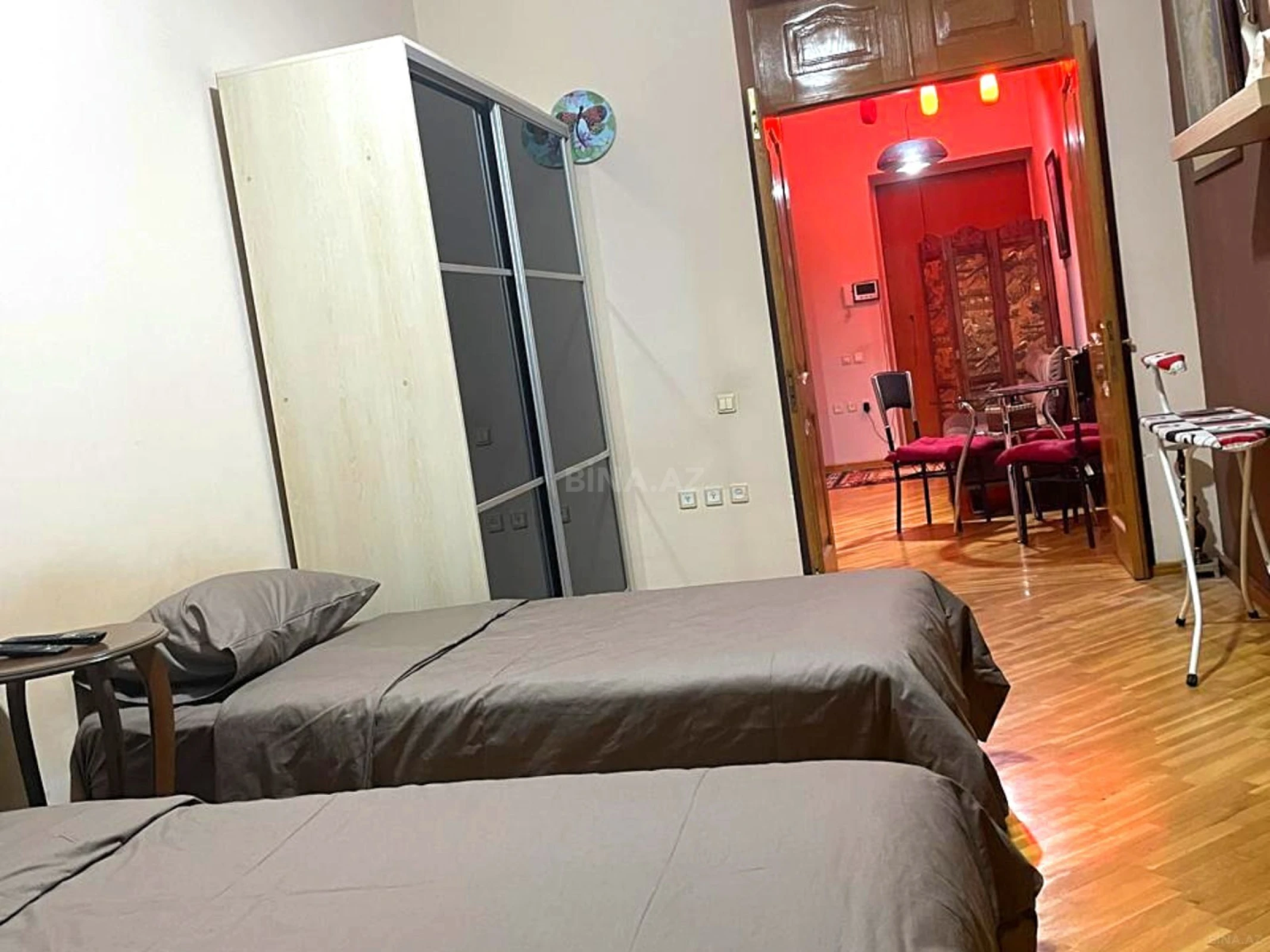 Satılır 4 otaqlı mənzil 210 m²