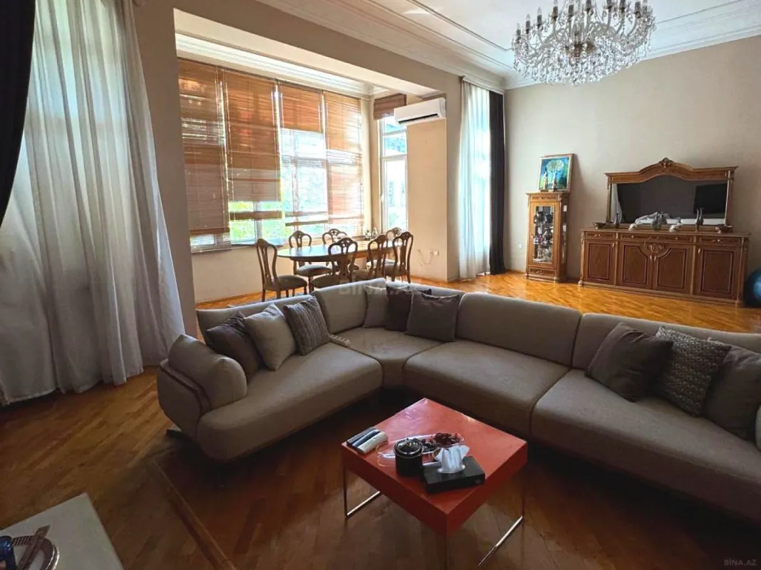 Satılır 4 otaqlı mənzil 210 m²