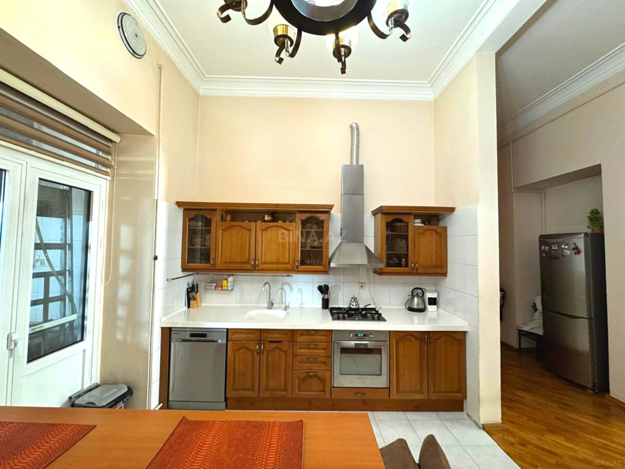 Satılır 4 otaqlı mənzil 210 m²