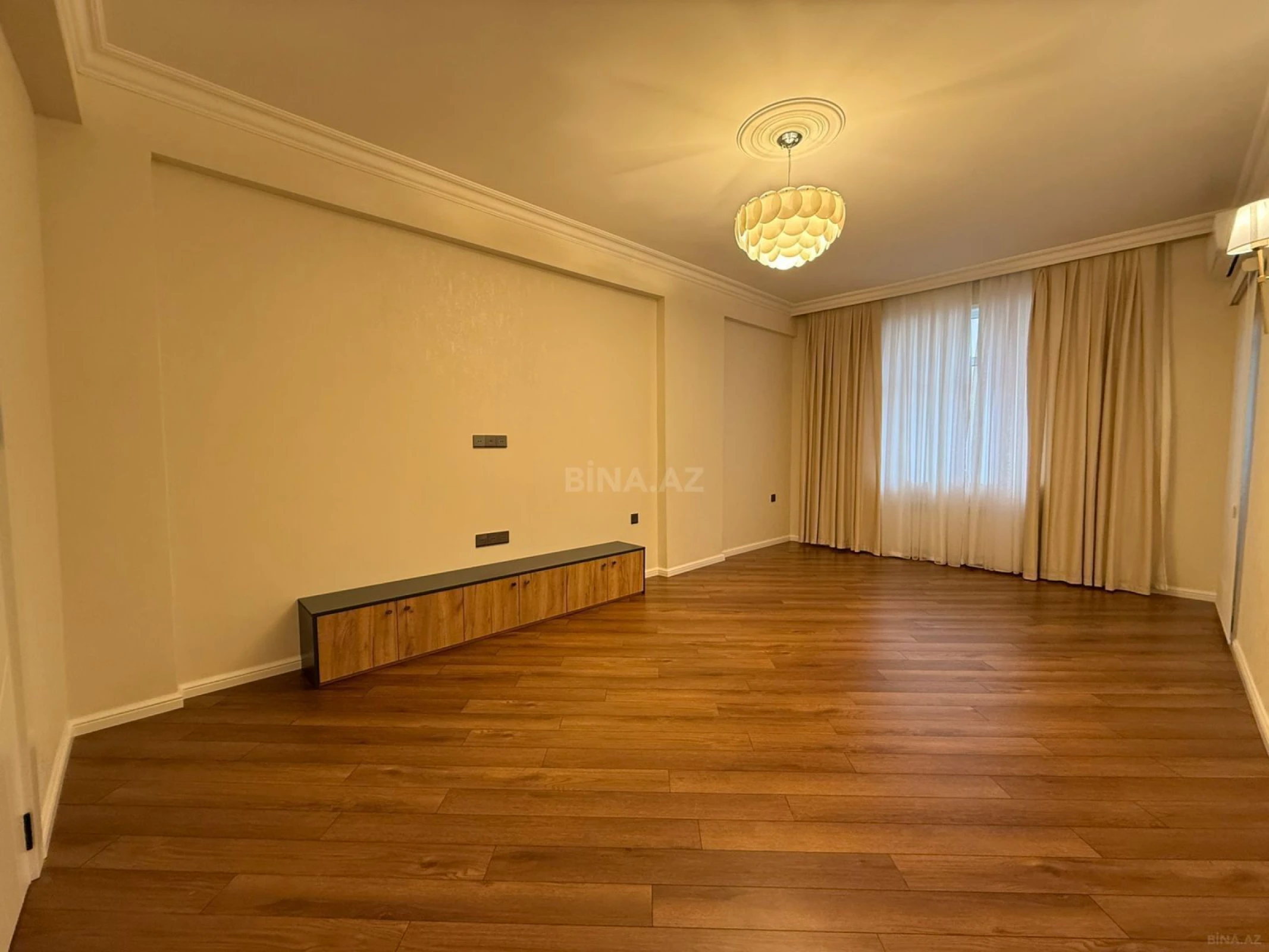 Satılır 3 otaqlı mənzil 110 m²