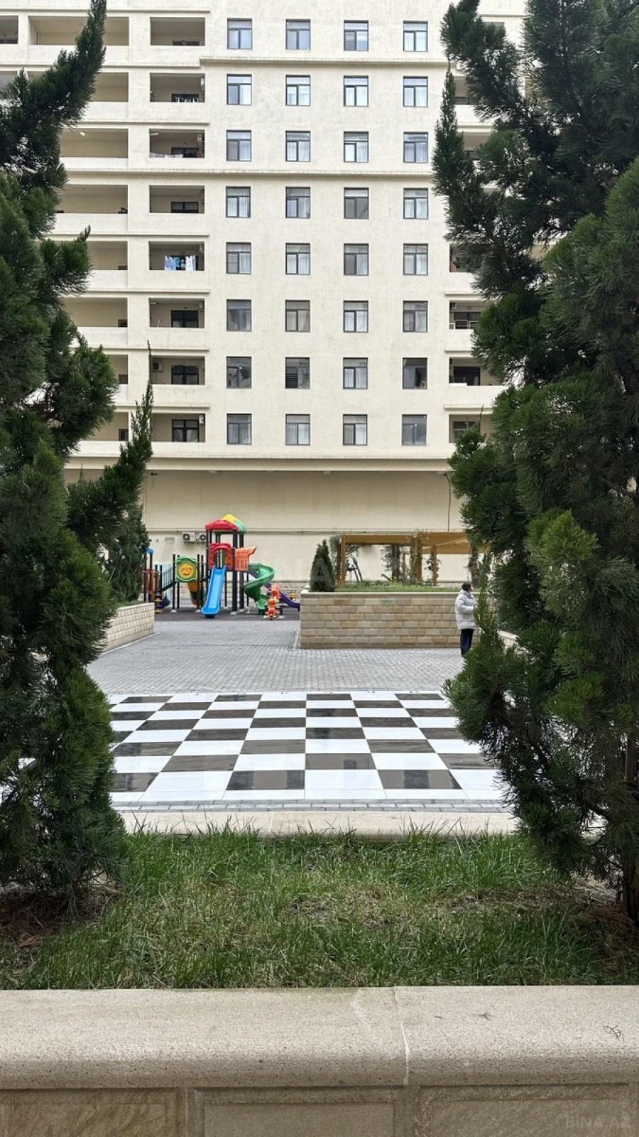 Satılır 3 otaqlı mənzil 141 m²