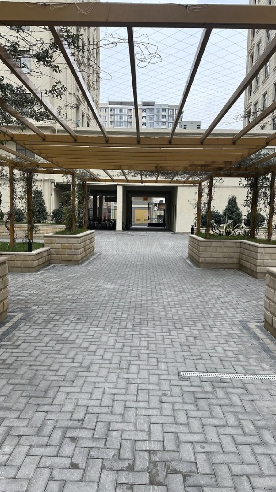 Satılır 3 otaqlı mənzil 141 m²