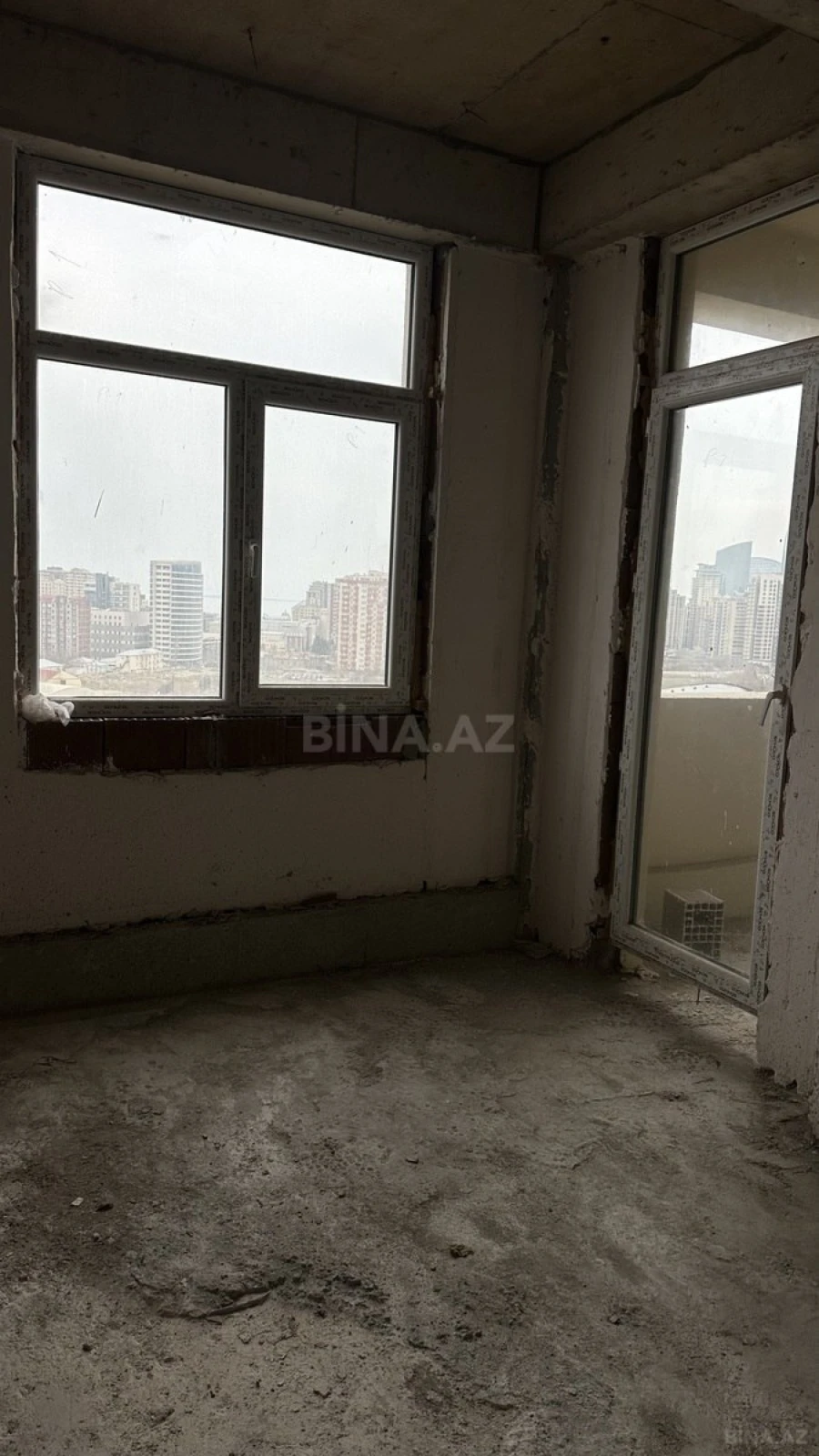 Satılır 3 otaqlı mənzil 141 m²