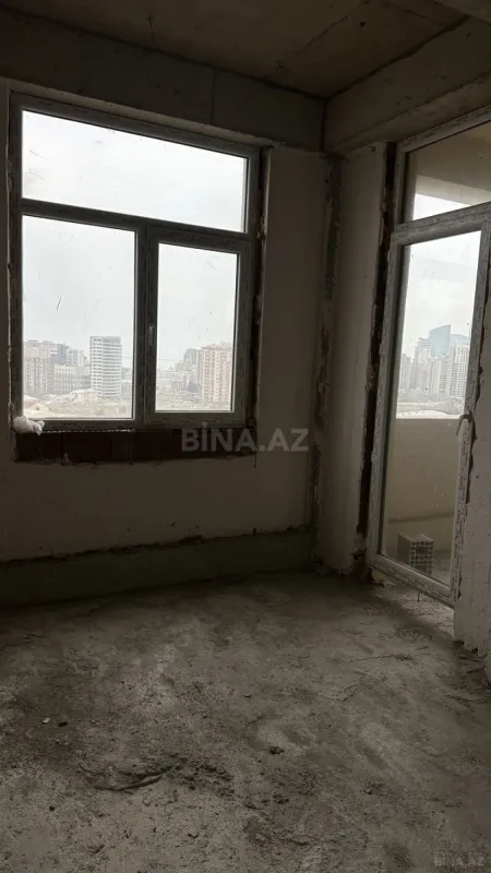 Satılır 3 otaqlı mənzil 141 m²