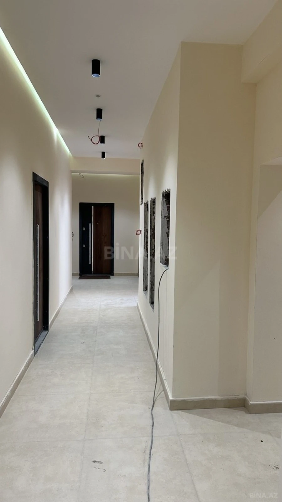 Satılır 3 otaqlı mənzil 141 m²