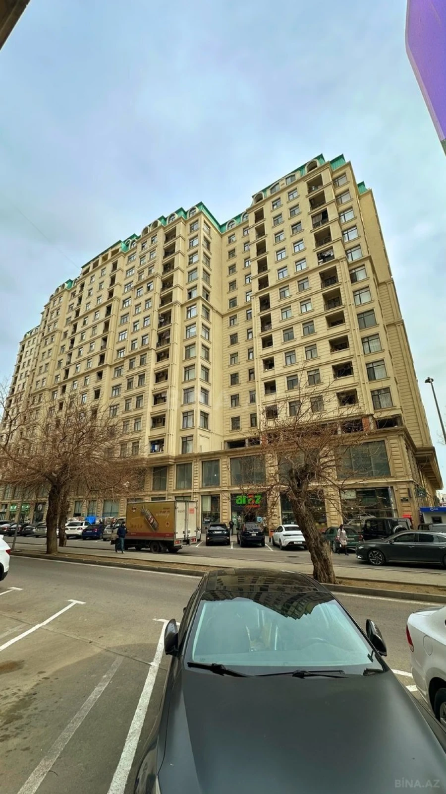 Satılır 3 otaqlı mənzil 141 m²