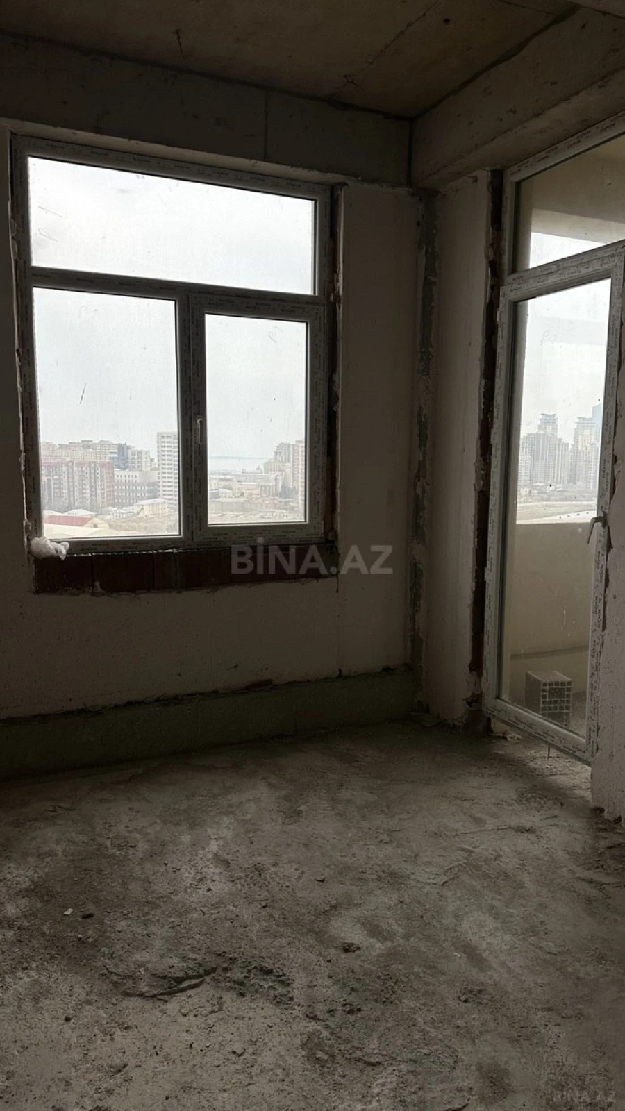 Satılır 3 otaqlı mənzil 141 m²