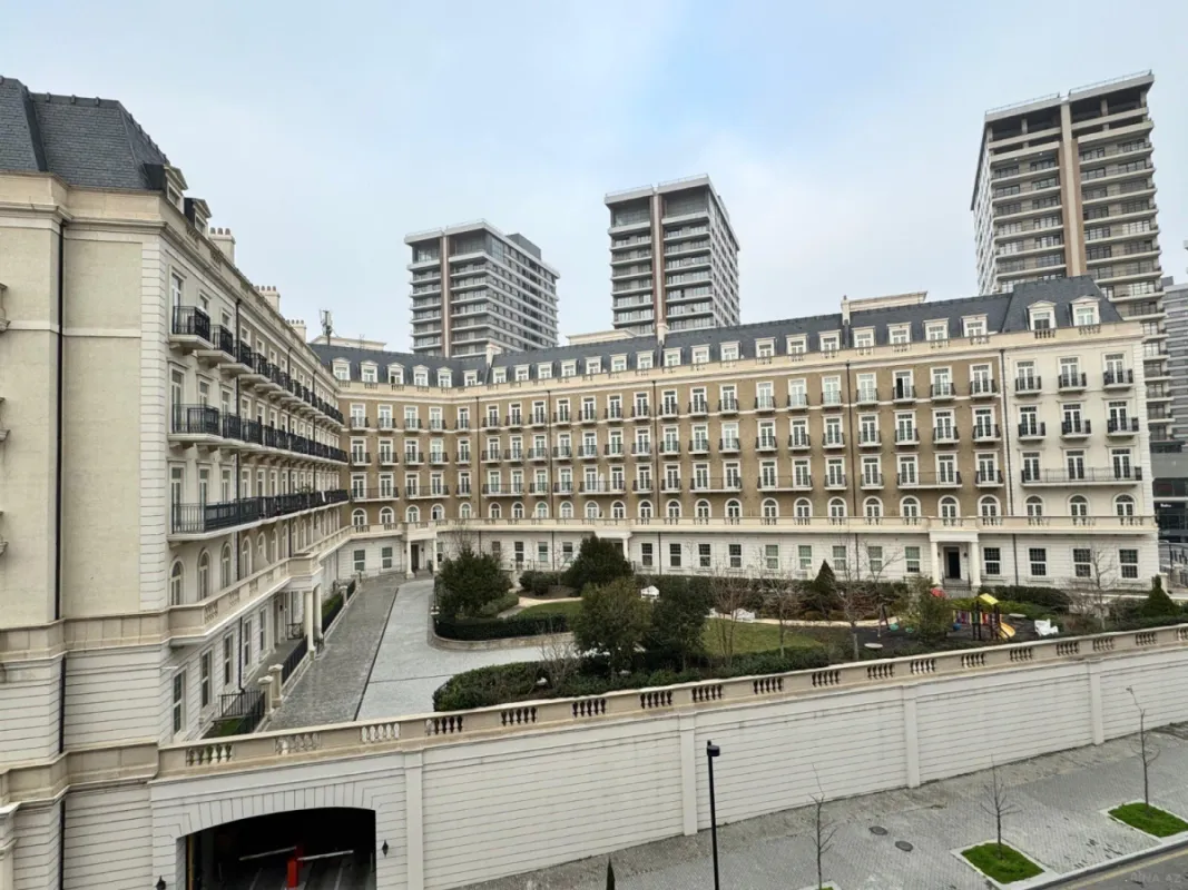 Satılır 4 otaqlı mənzil 132 m²