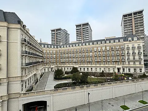 Satılır 4 otaqlı mənzil 132 m²