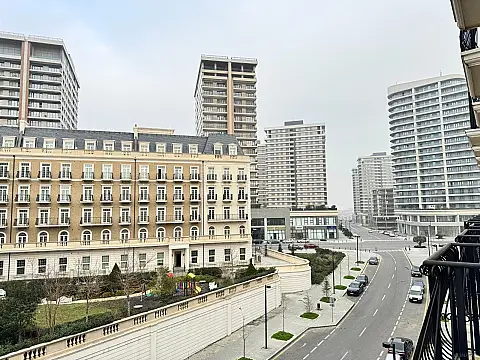 Satılır 4 otaqlı mənzil 132 m²