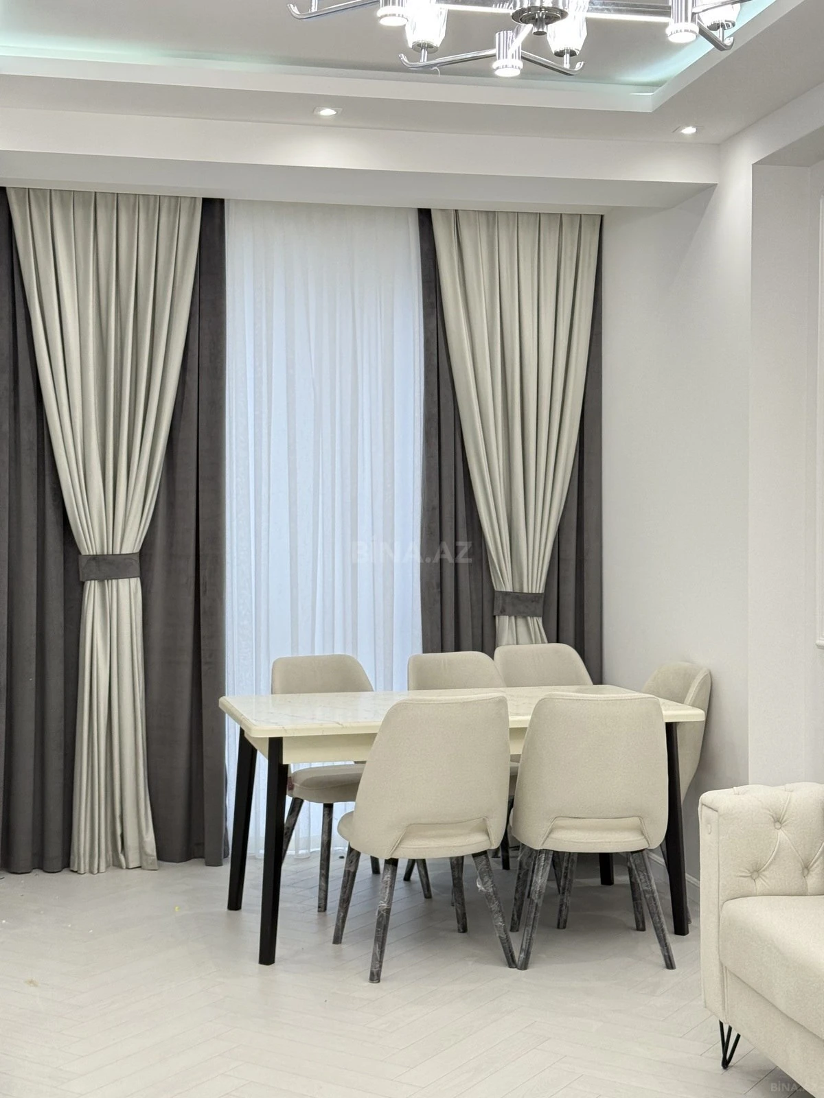 Kirayə verilir 3 otaqlı mənzil 120 m²