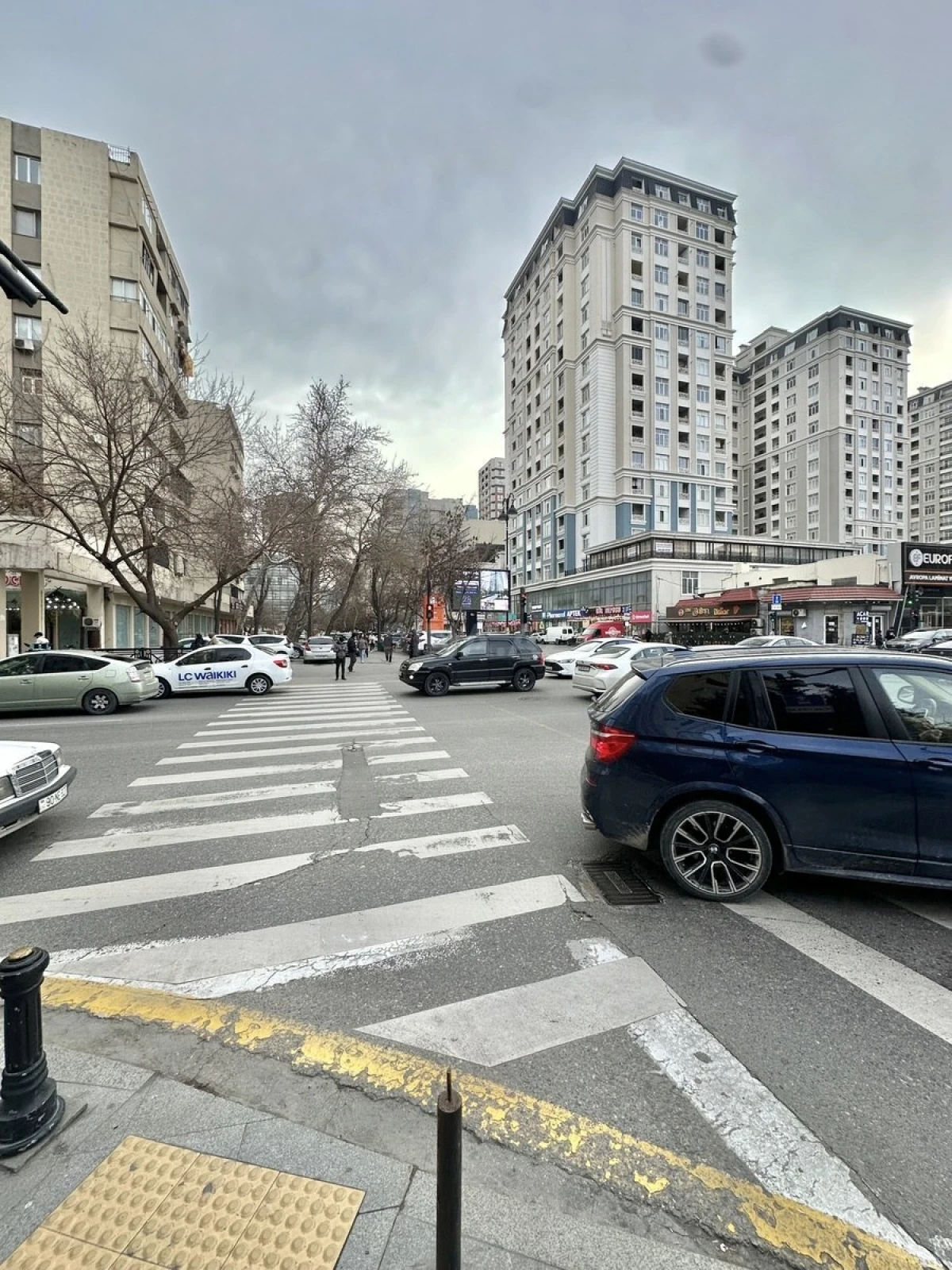 Satılır 2 otaqlı mənzil 65 m²