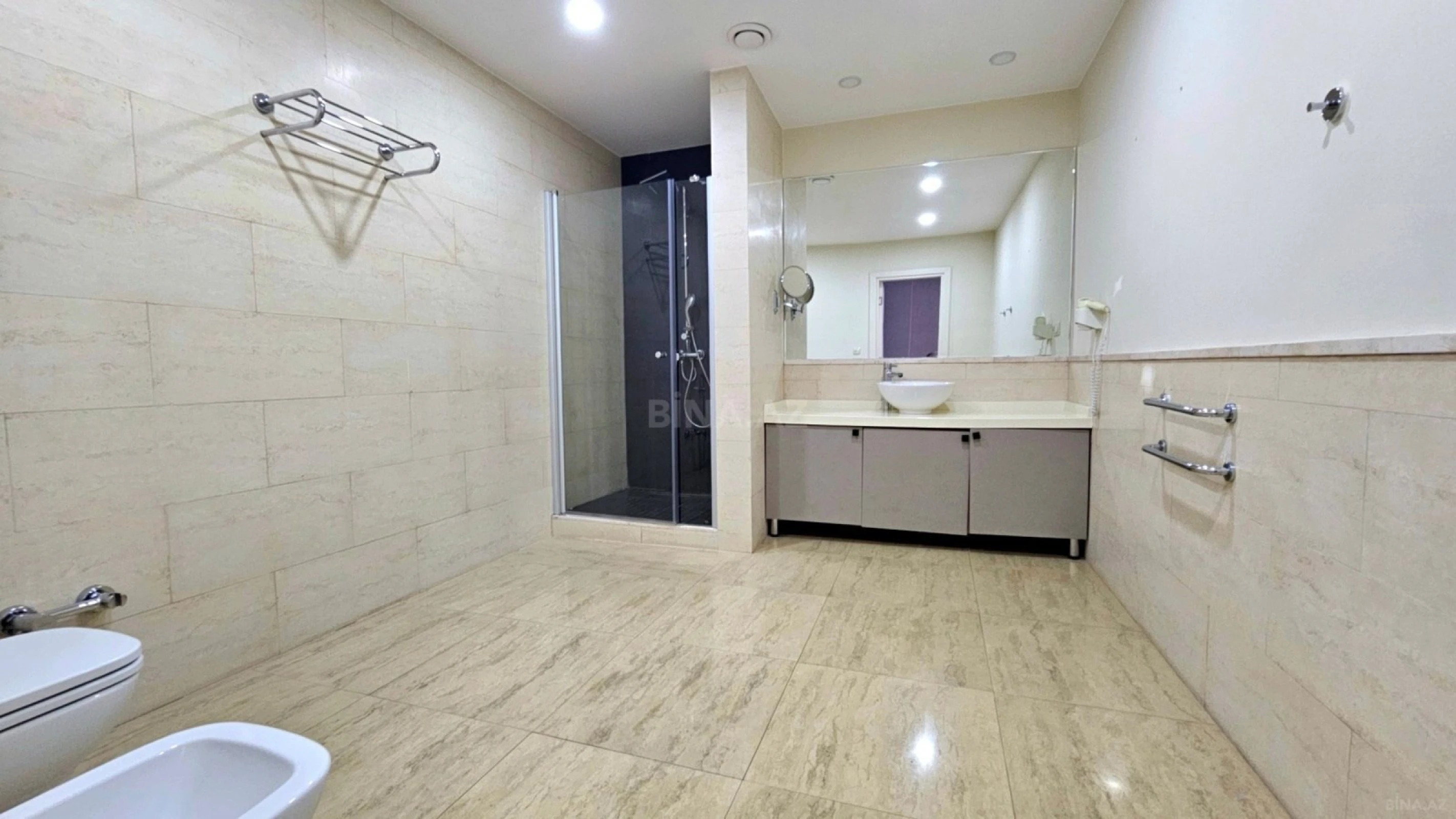 Satılır 4 otaqlı mənzil 162 m²