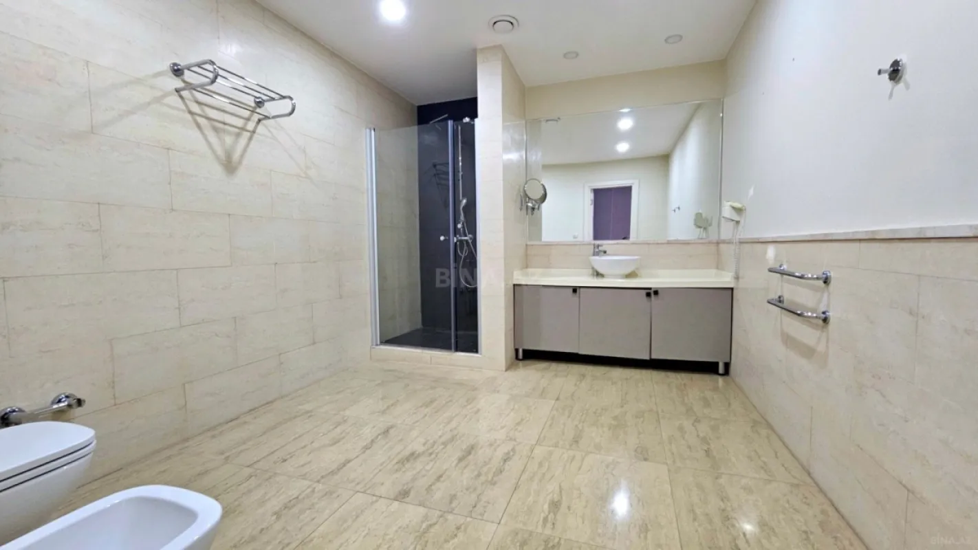 Satılır 4 otaqlı mənzil 162 m²