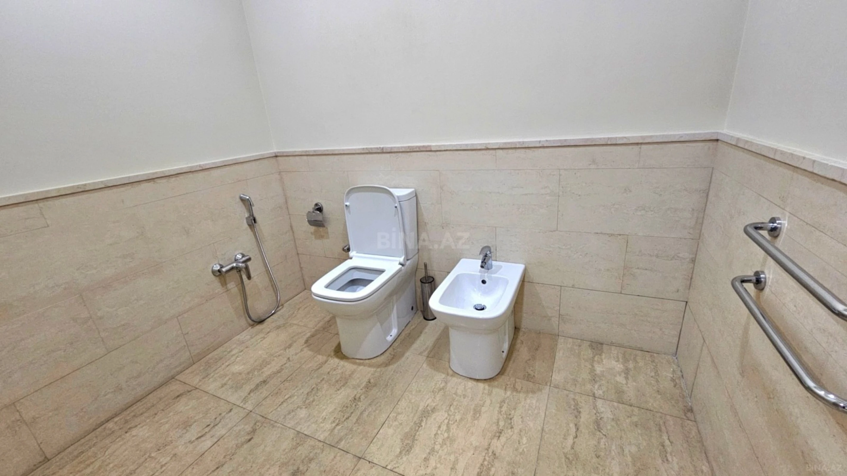 Satılır 4 otaqlı mənzil 162 m²