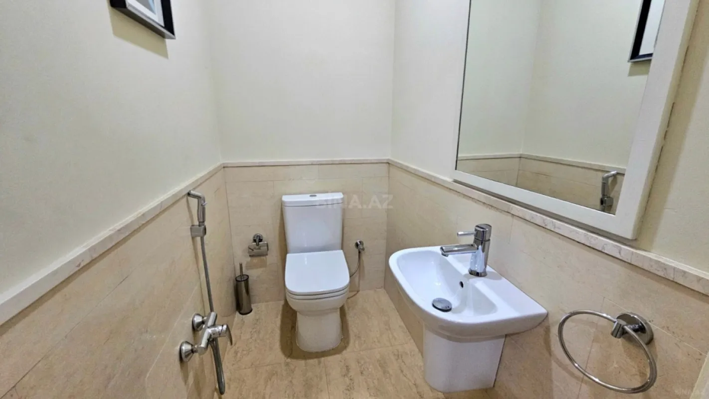Satılır 4 otaqlı mənzil 162 m²