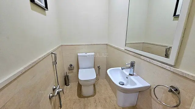 Satılır 4 otaqlı mənzil 162 m²