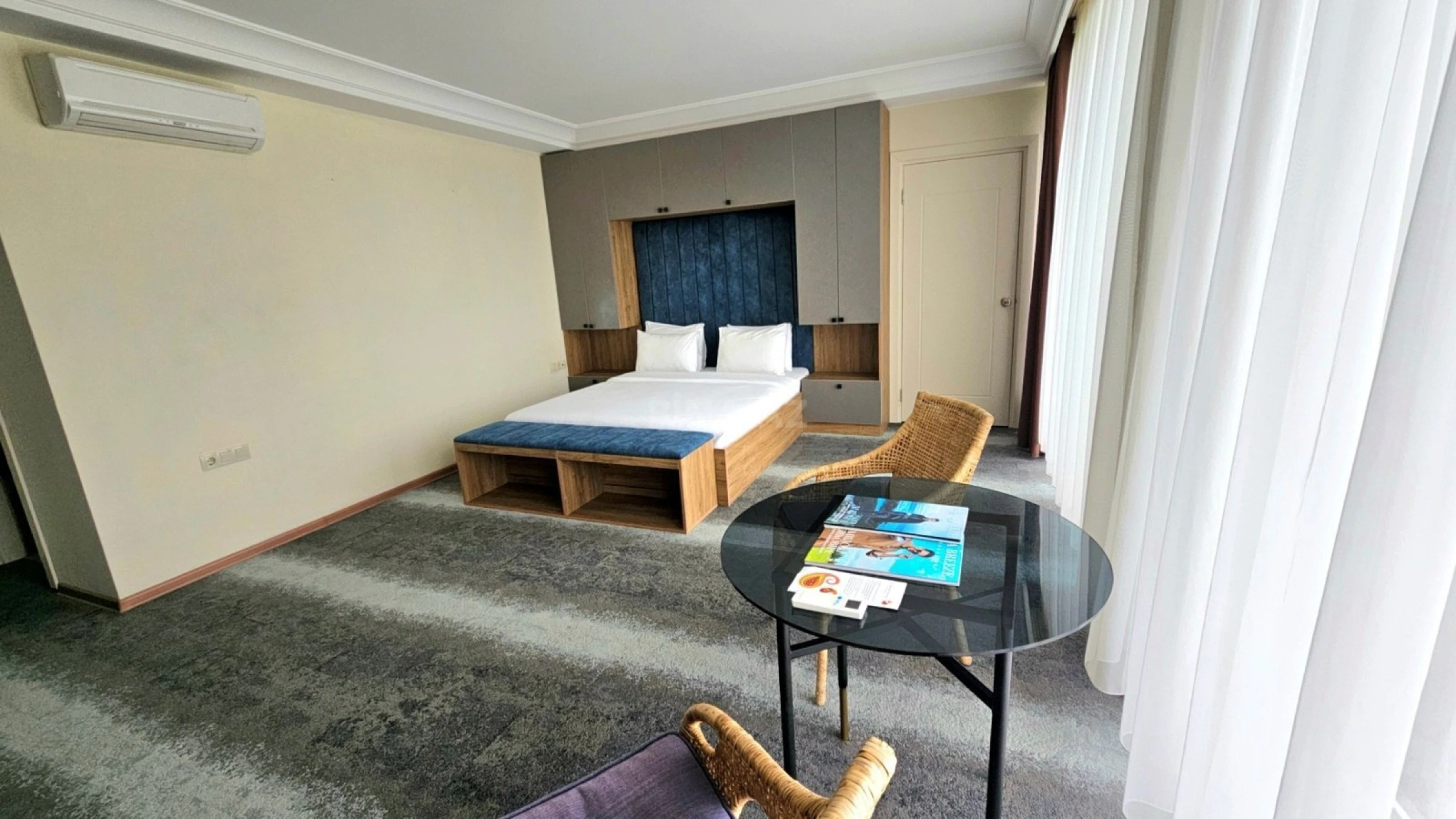 Satılır 4 otaqlı mənzil 162 m²