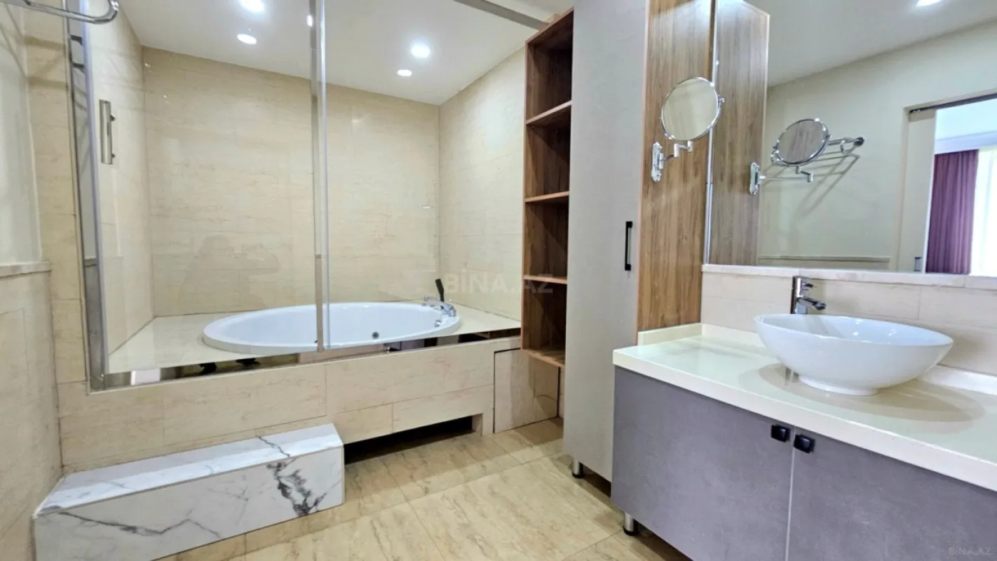 Satılır 4 otaqlı mənzil 162 m²