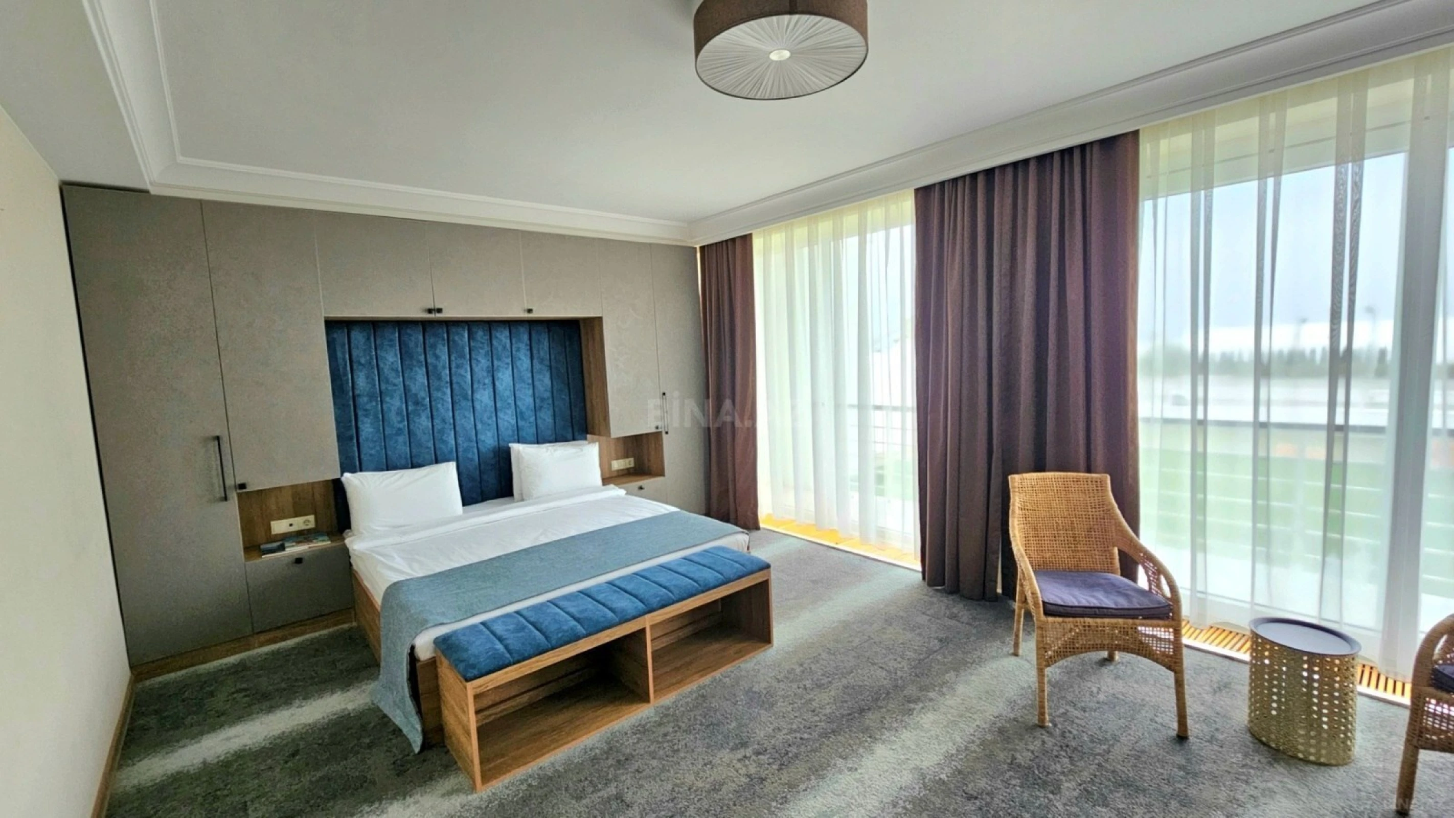 Satılır 4 otaqlı mənzil 162 m²