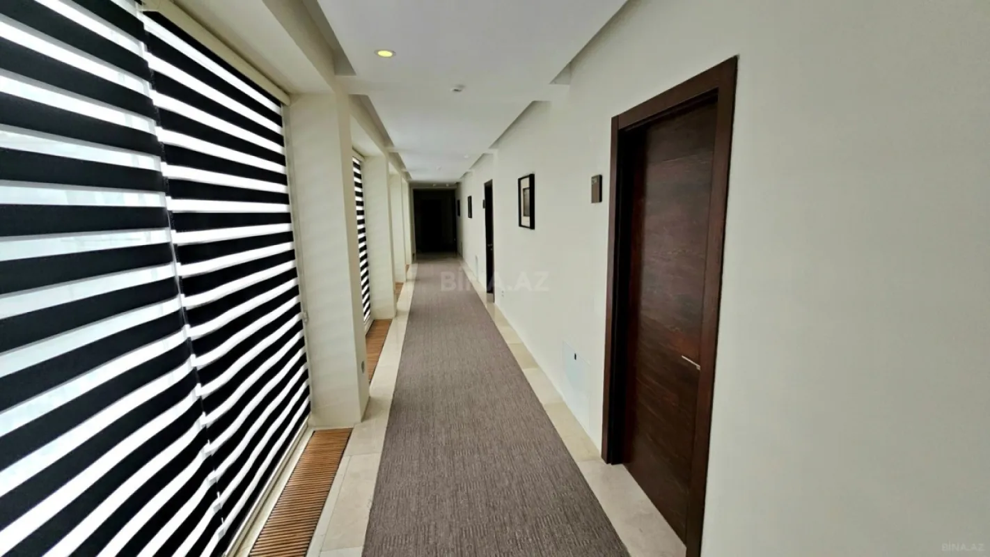 Satılır 4 otaqlı mənzil 162 m²