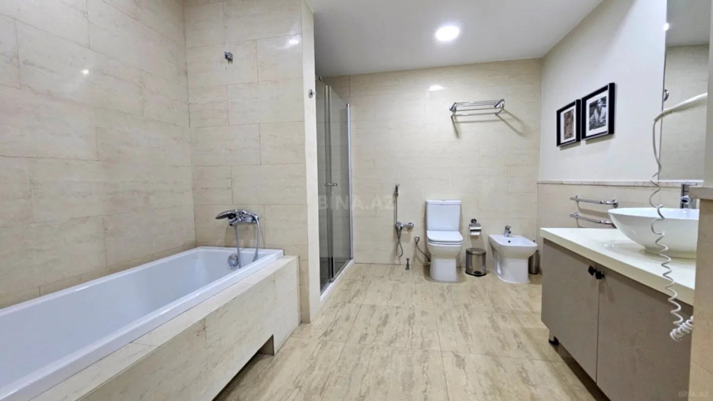 Satılır 4 otaqlı mənzil 162 m²