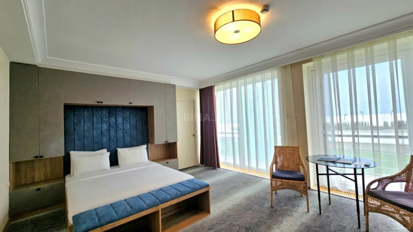 Satılır 4 otaqlı mənzil 162 m²