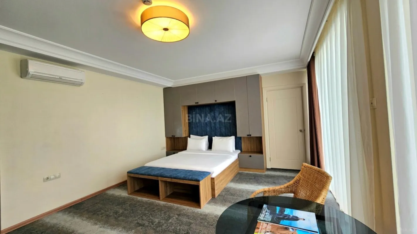 Satılır 4 otaqlı mənzil 162 m²