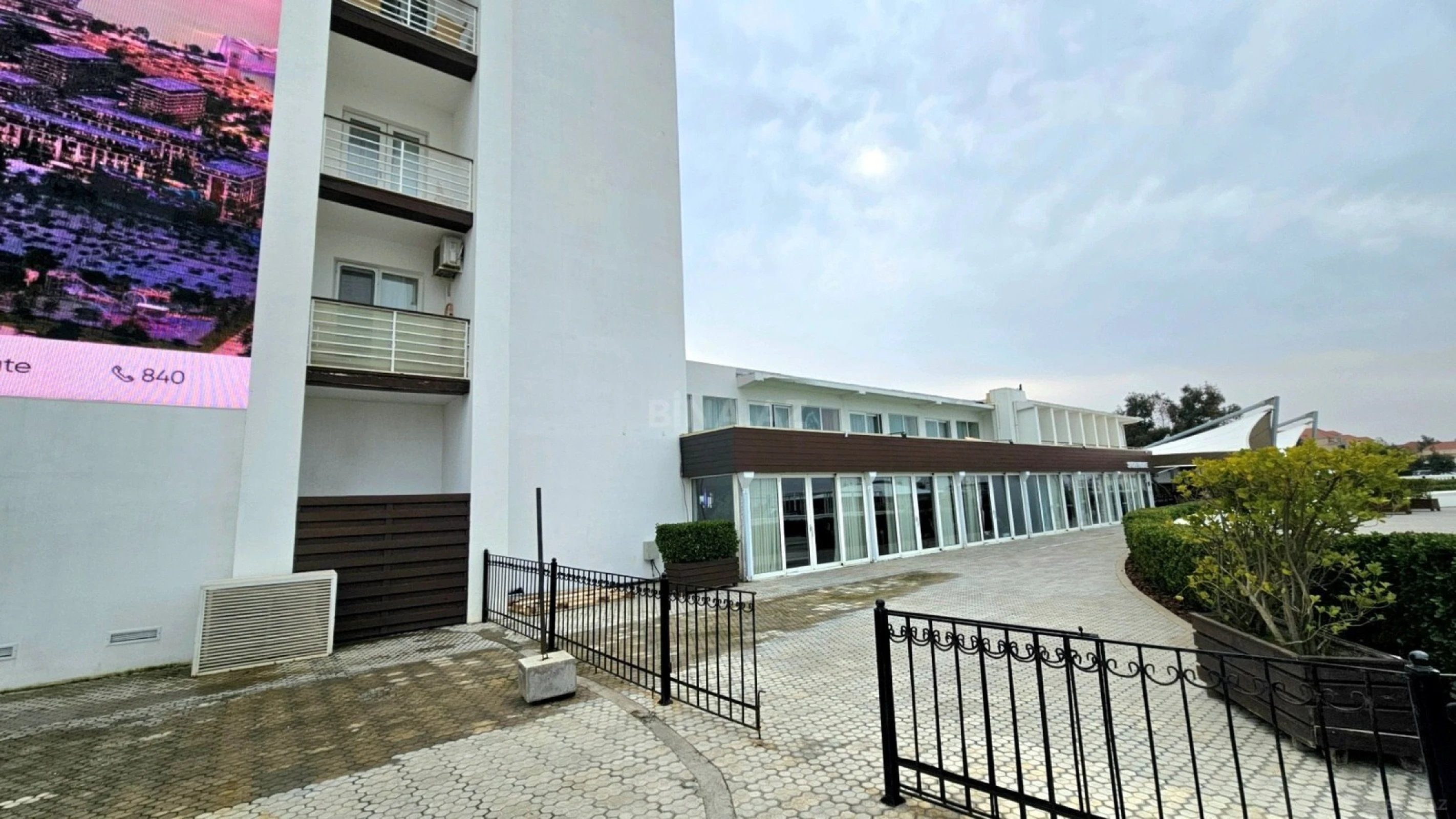 Satılır 4 otaqlı mənzil 162 m²