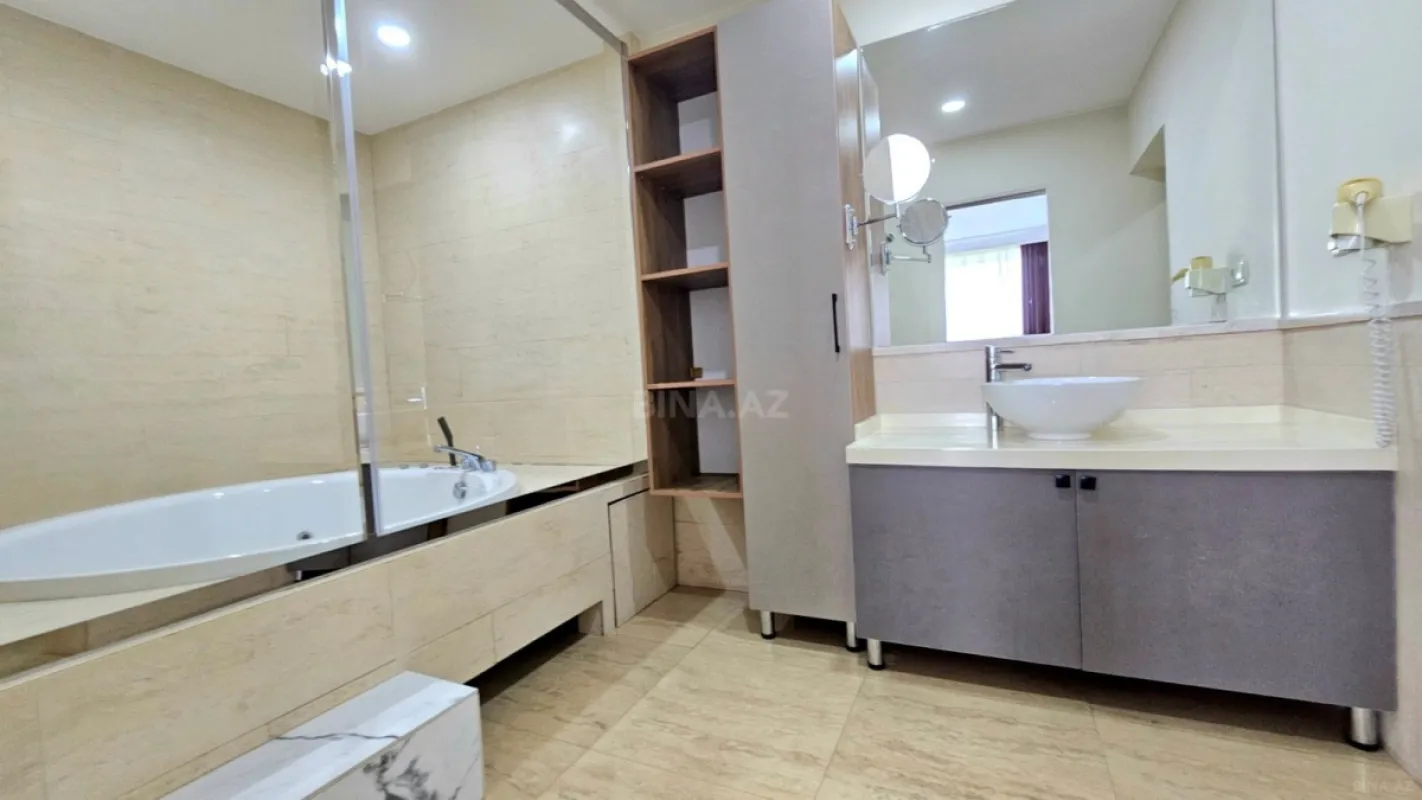 Satılır 4 otaqlı mənzil 162 m²