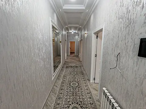 Satılır 5 otaqlı həyət evi 220 m²