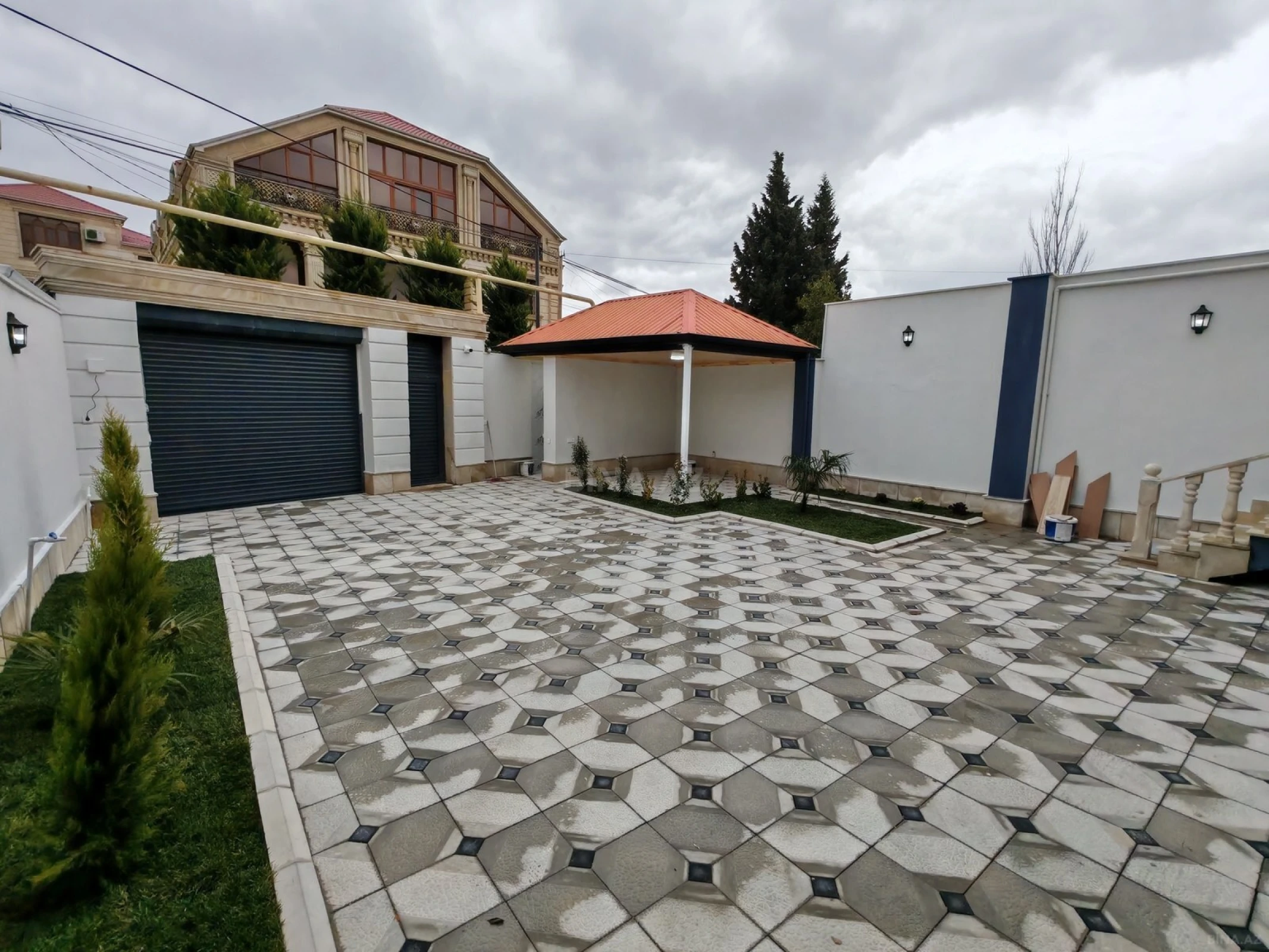 Satılır 5 otaqlı həyət evi 220 m²