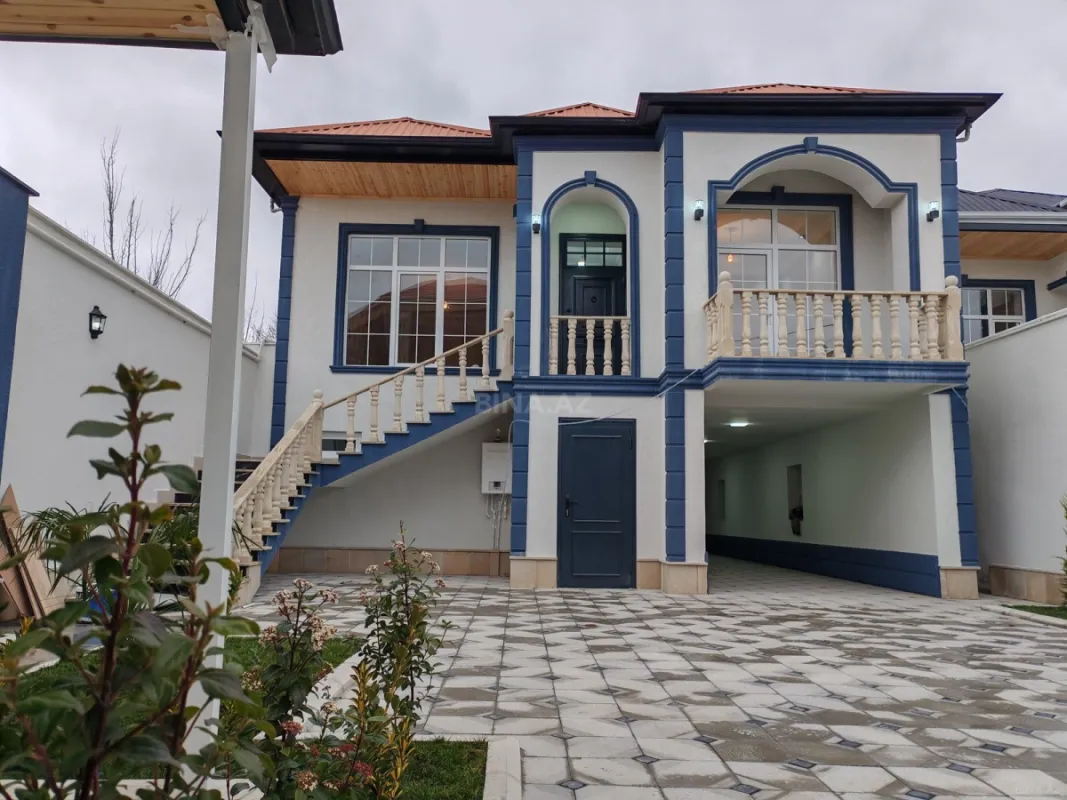 Satılır 5 otaqlı həyət evi 220 m²
