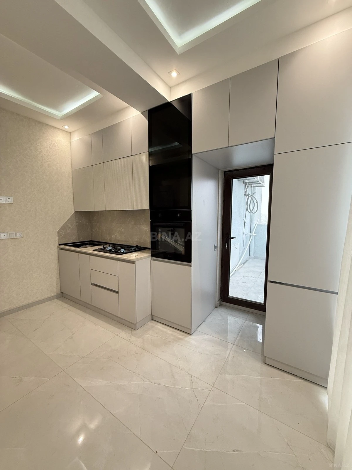 Kirayə verilir 3 otaqlı mənzil 121 m²