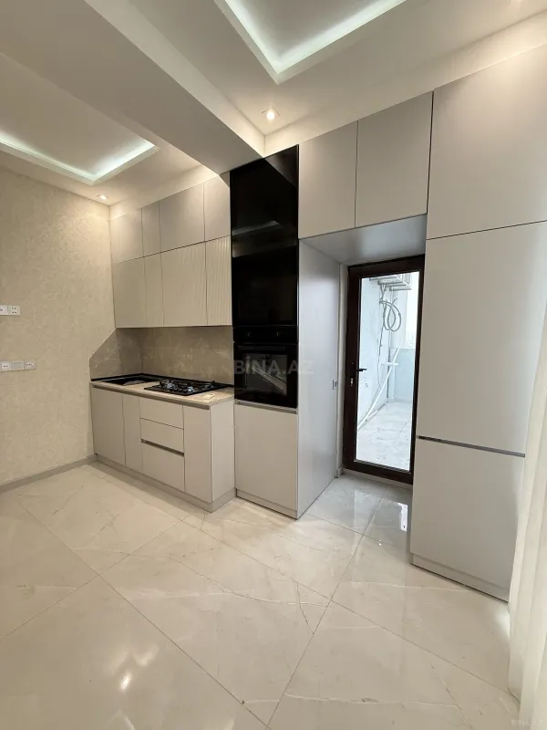 Kirayə verilir 3 otaqlı mənzil 121 m²