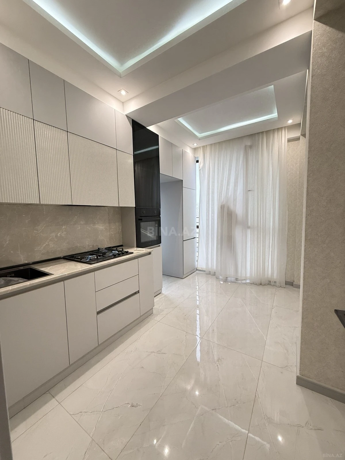 Kirayə verilir 3 otaqlı mənzil 121 m²