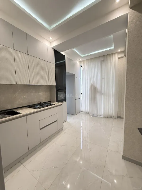 Kirayə verilir 3 otaqlı mənzil 121 m²