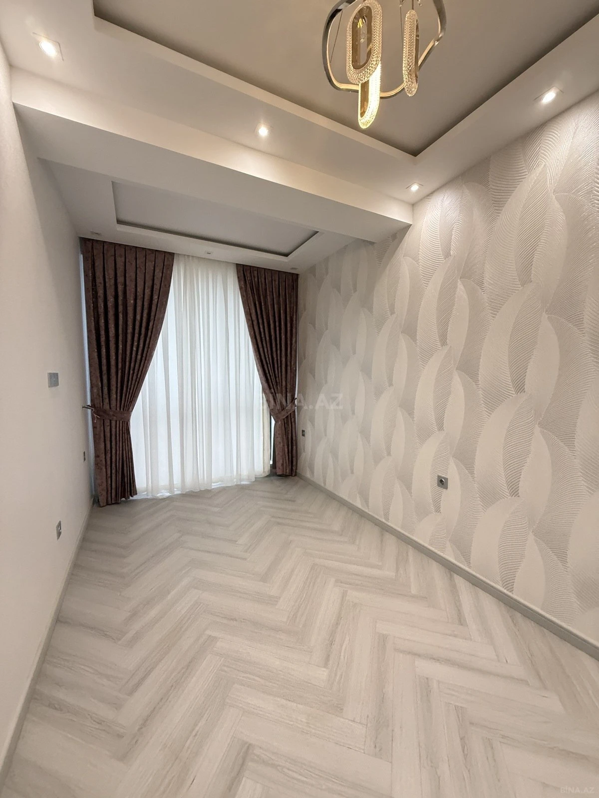 Kirayə verilir 3 otaqlı mənzil 121 m²