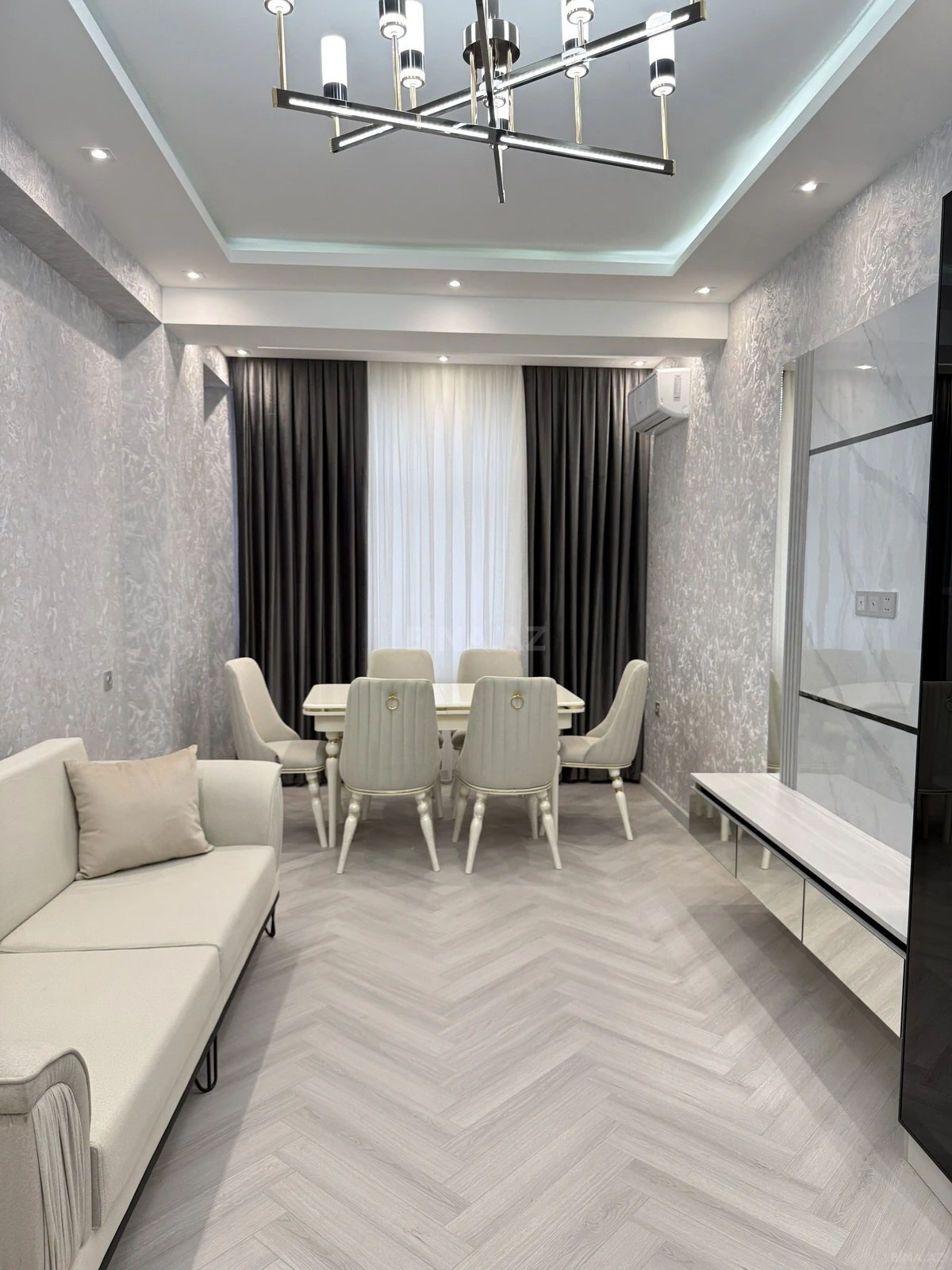 Kirayə verilir 3 otaqlı mənzil 121 m²