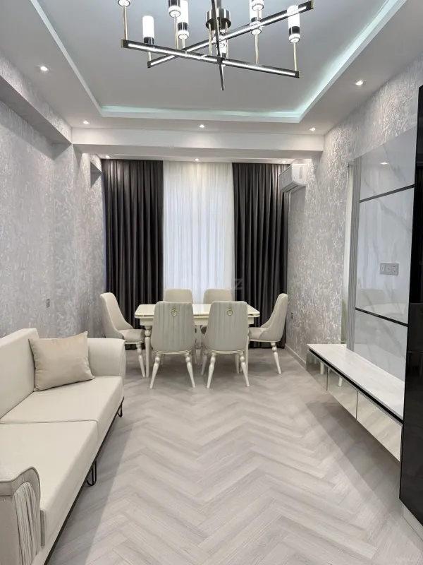 Kirayə verilir 3 otaqlı mənzil 121 m²