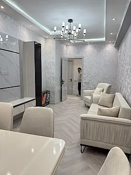 Kirayə verilir 3 otaqlı mənzil 121 m²