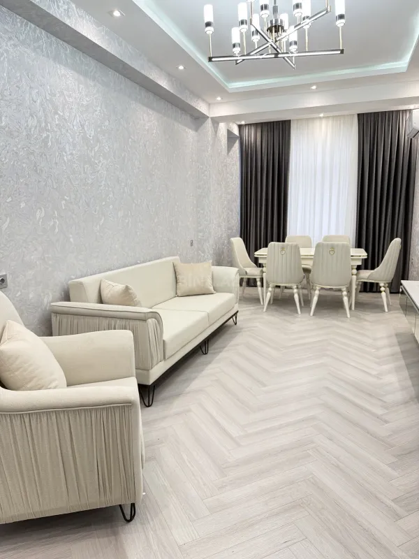 Kirayə verilir 3 otaqlı mənzil 121 m²