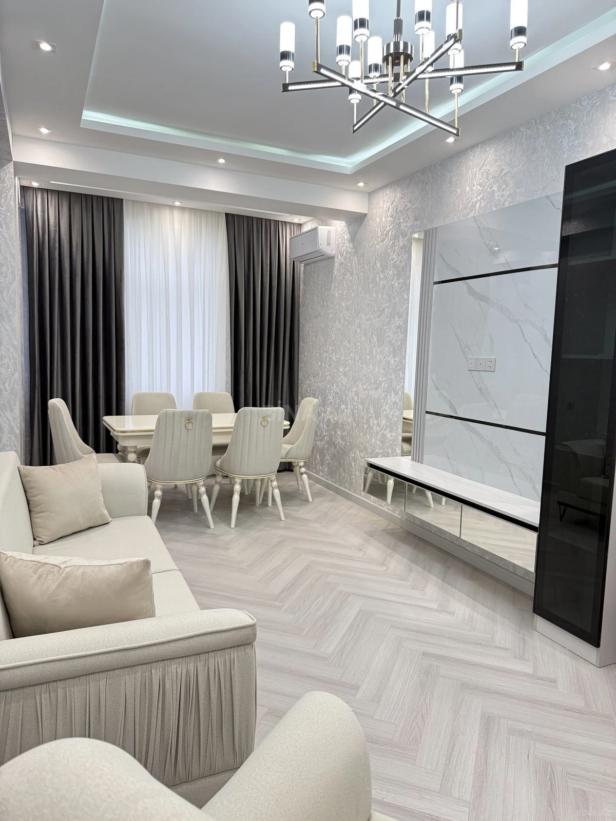 Kirayə verilir 3 otaqlı mənzil 121 m²