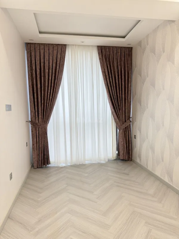 Kirayə verilir 3 otaqlı mənzil 121 m²